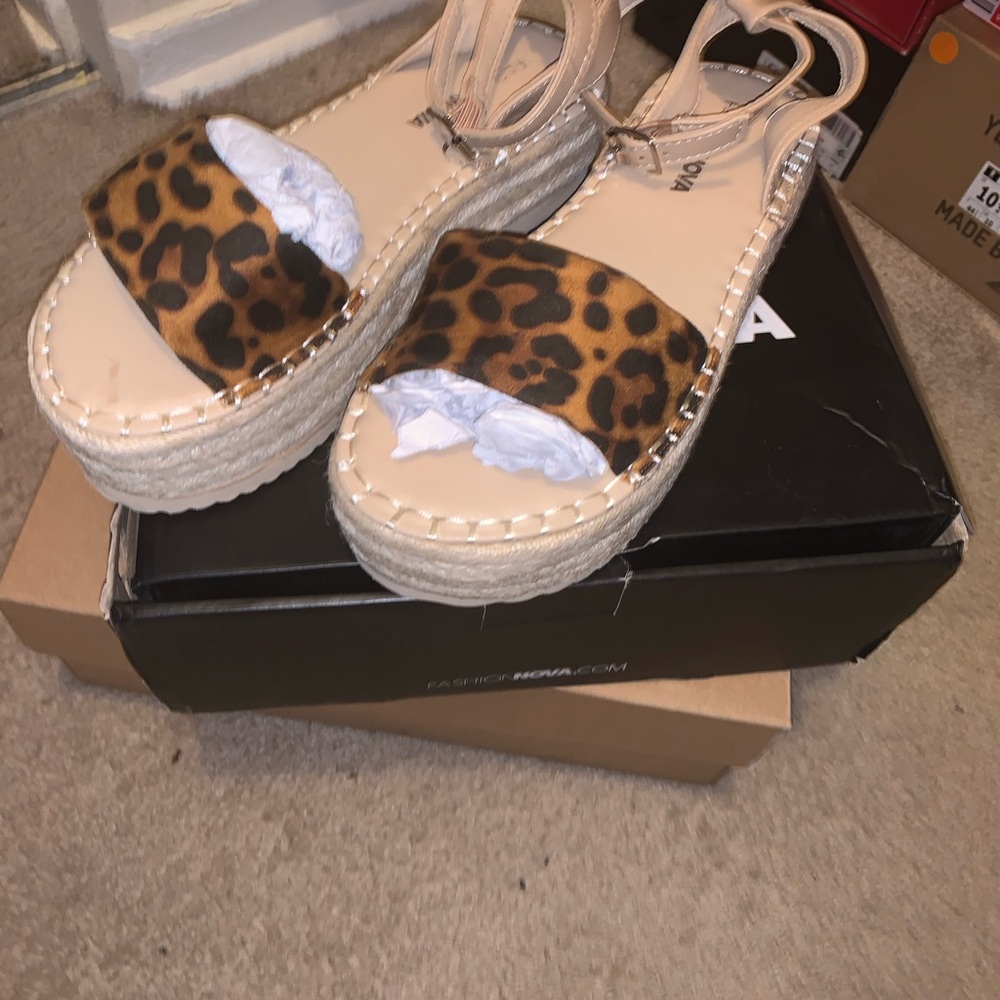 Platform sandals leopard print